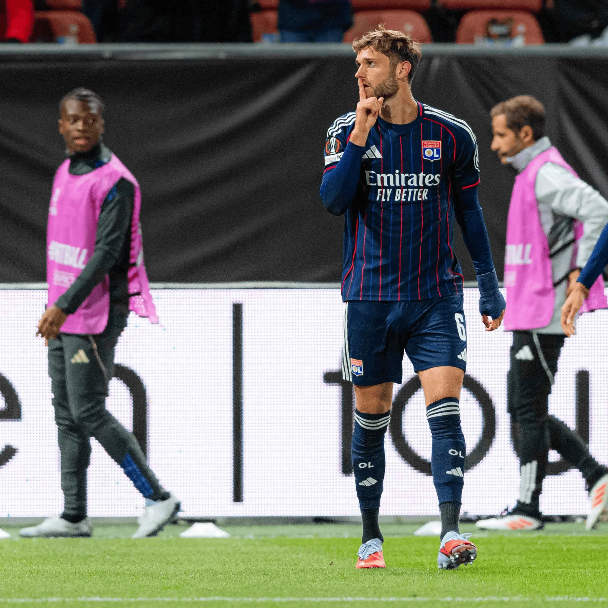 咪咕体育-里昂1-0客胜乌德勒支，特斯曼下半场世界波制胜